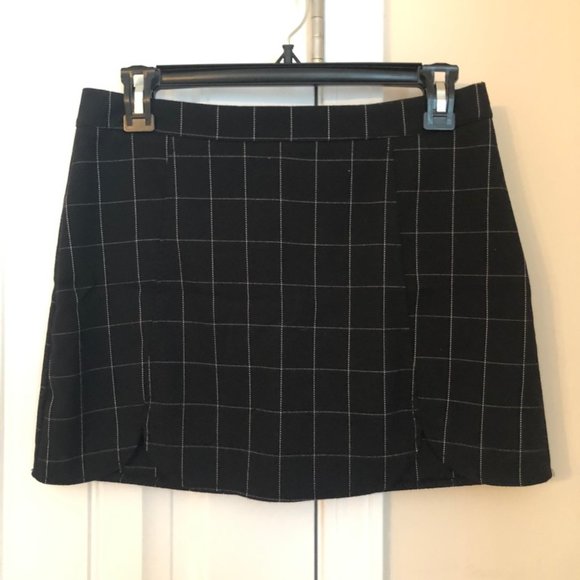 Brandy Melville Dresses & Skirts - Brandy Melville Raquel Grid Skirt